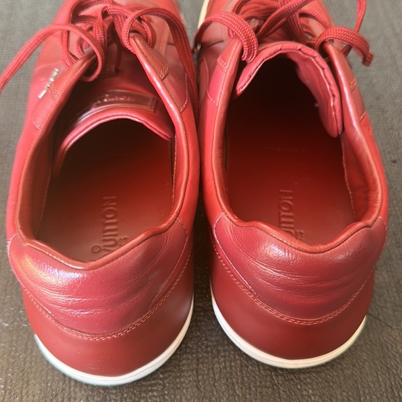 Louis Vuitton - Picture 2 of 7